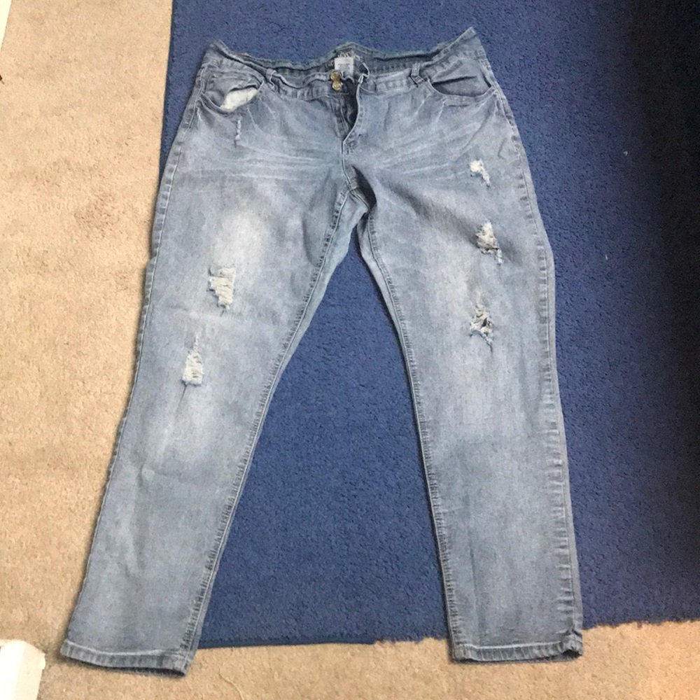 Distressed skinny jean